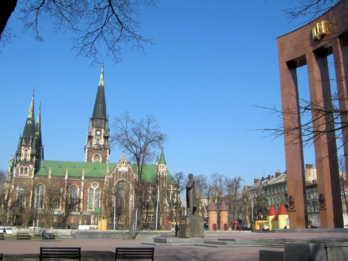 Stepana Bandery Str. 19 Lviv Exterior photo