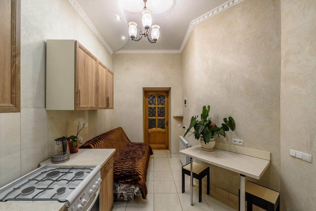 Stepana Bandery Str. 19 Lviv Exterior photo