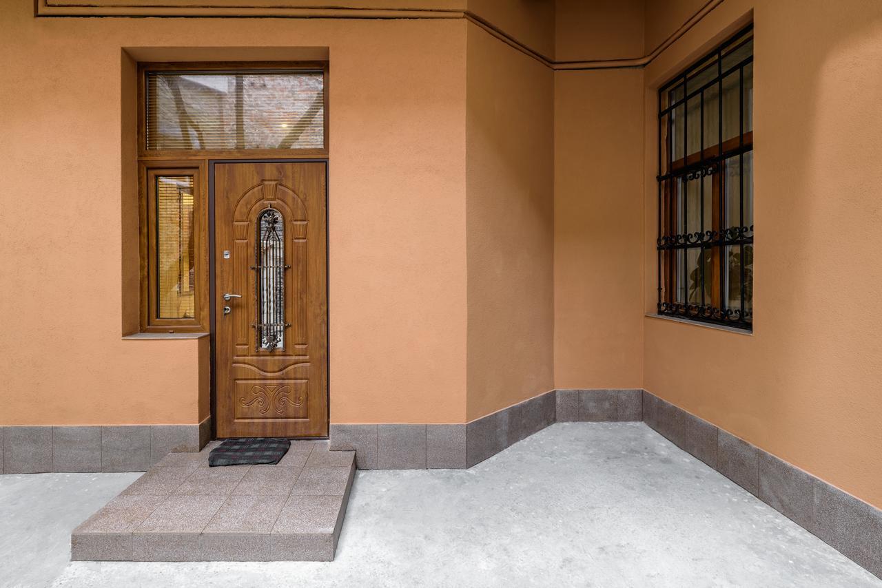 Stepana Bandery Str. 19 Lviv Exterior photo